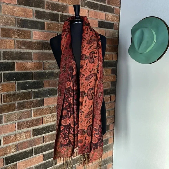 Red‎ Floral Scarf - Picture 1 of 3